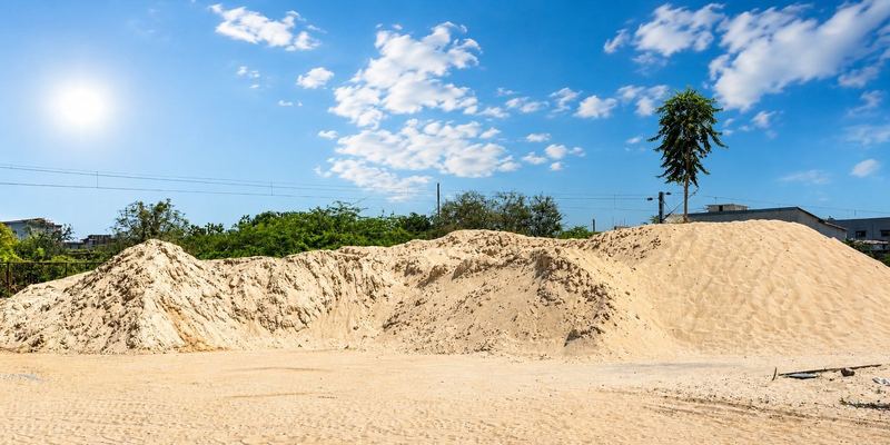 Premium quality silica sand stockpile